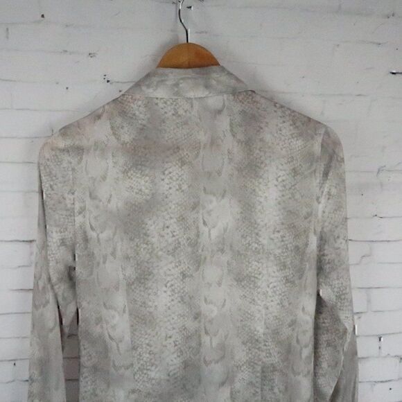CALVIN KLEIN GREY SNAKESKIN PRINT LONG SLEEVE BUTTON DOWN TOP SIZE XS - Picture 9 of 10